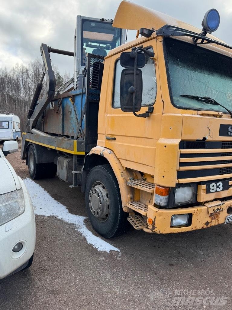 Scania P 82 H Camion con cassone scarrabile