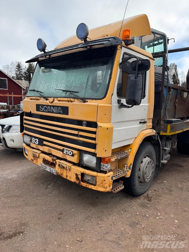 Scania P 82 H Camion con cassone scarrabile