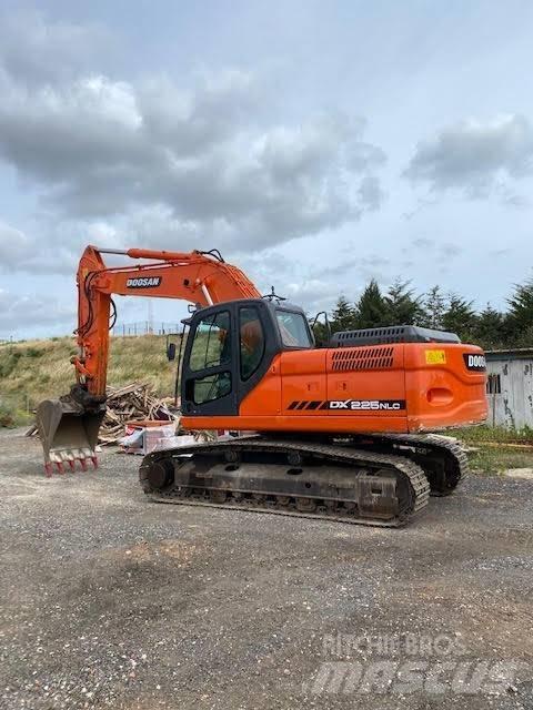 Doosan DX 225 NLC Escavatori cingolati