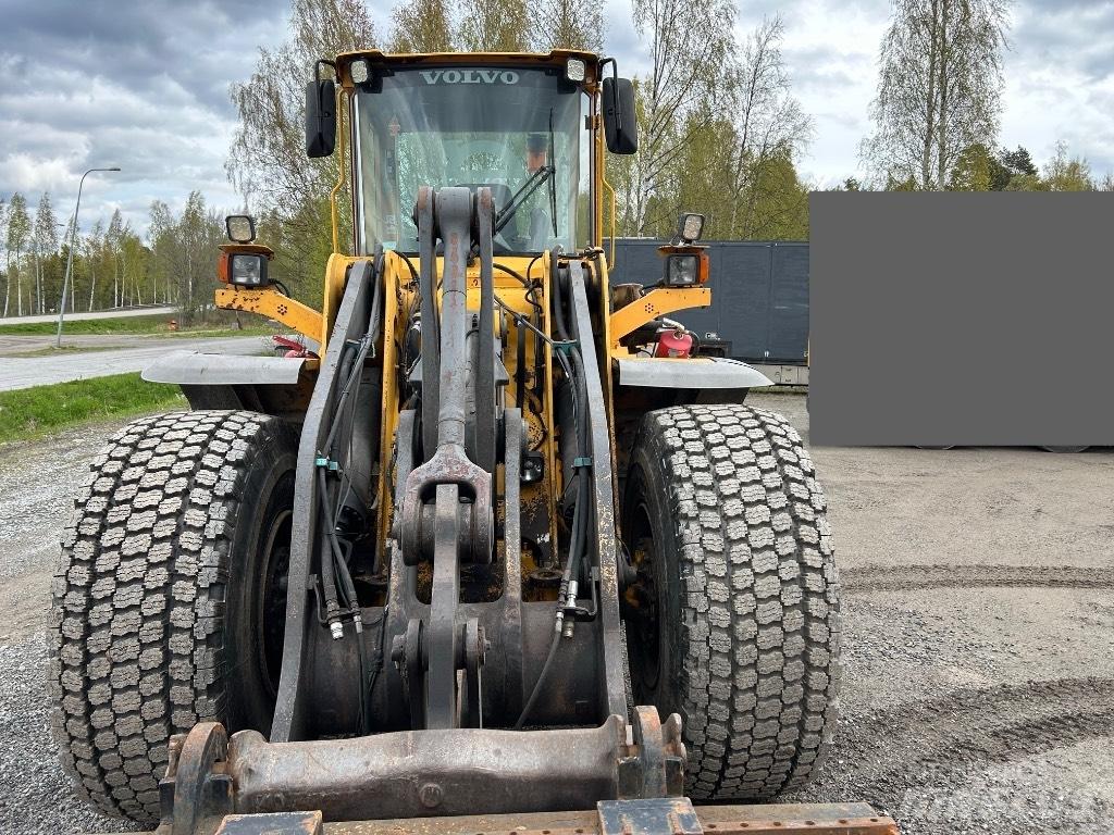 Volvo L 120 E Pale gommate