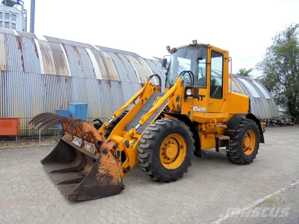 JCB 411 B HT Pale gommate