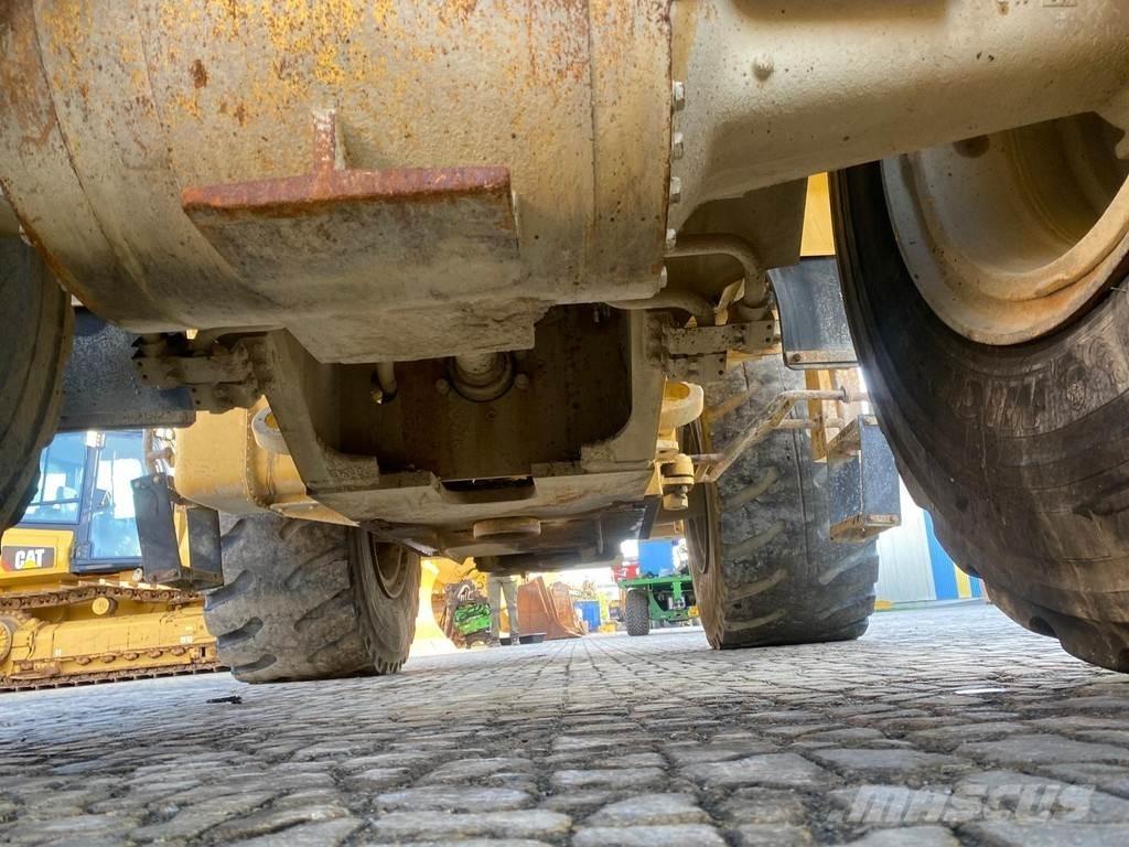 CAT 972G NVT Pale gommate
