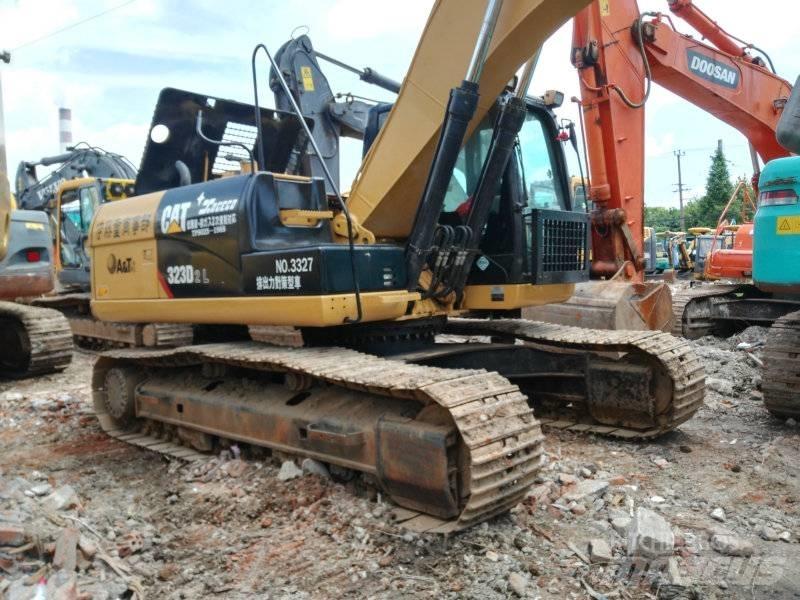 CAT 323 D L Escavatori cingolati