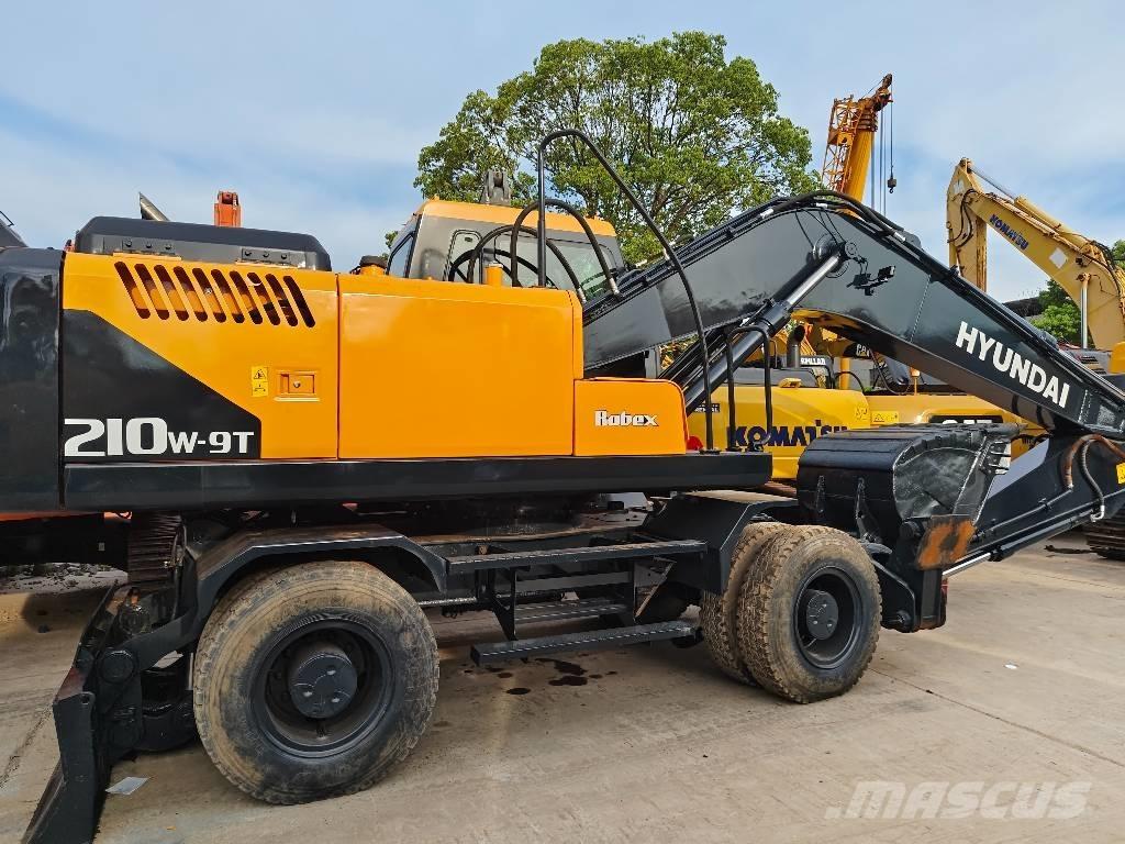 Hyundai R210W-9 Escavatori gommati