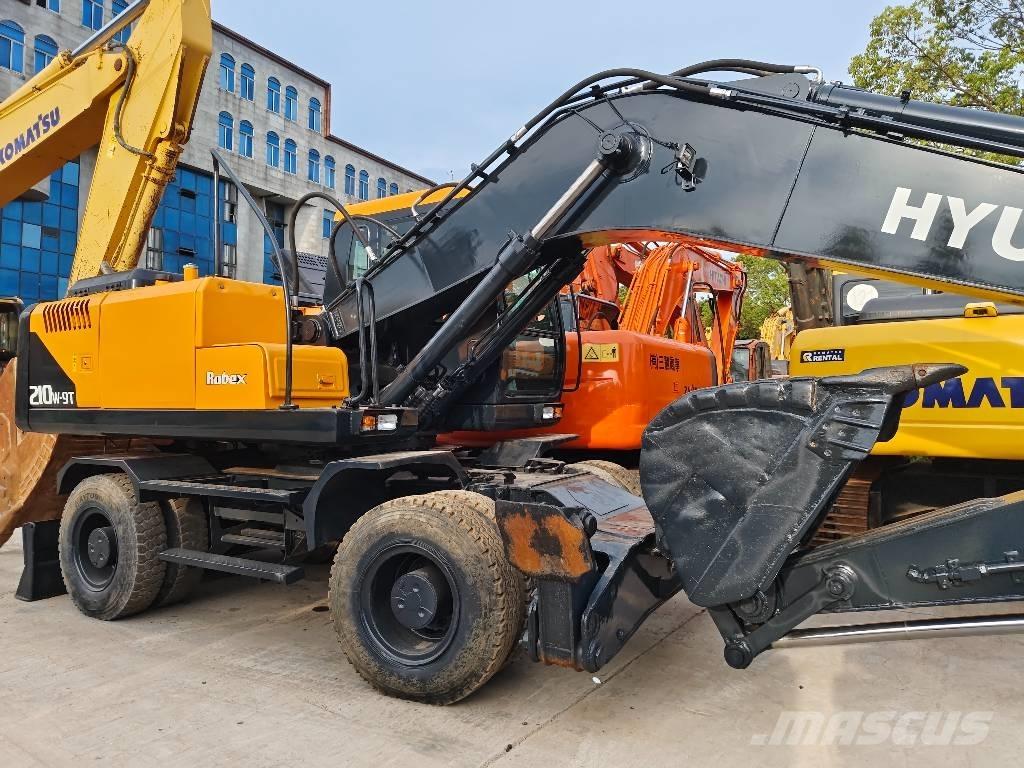Hyundai R210W-9 Escavatori gommati