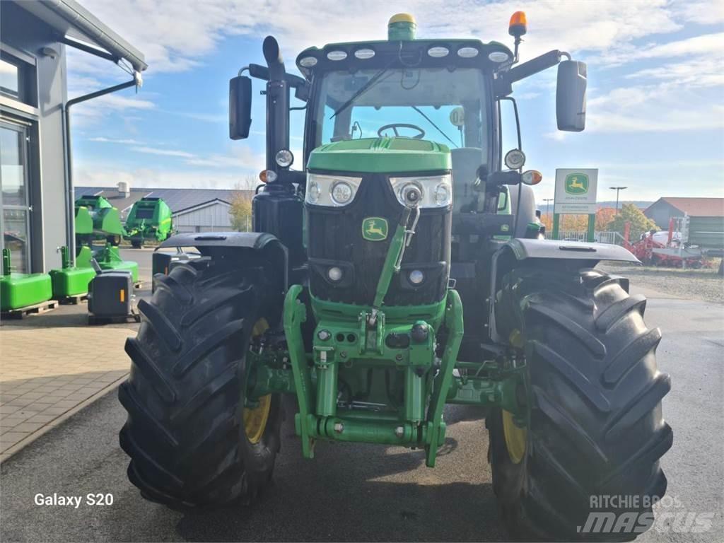 John Deere 6215R Trattori