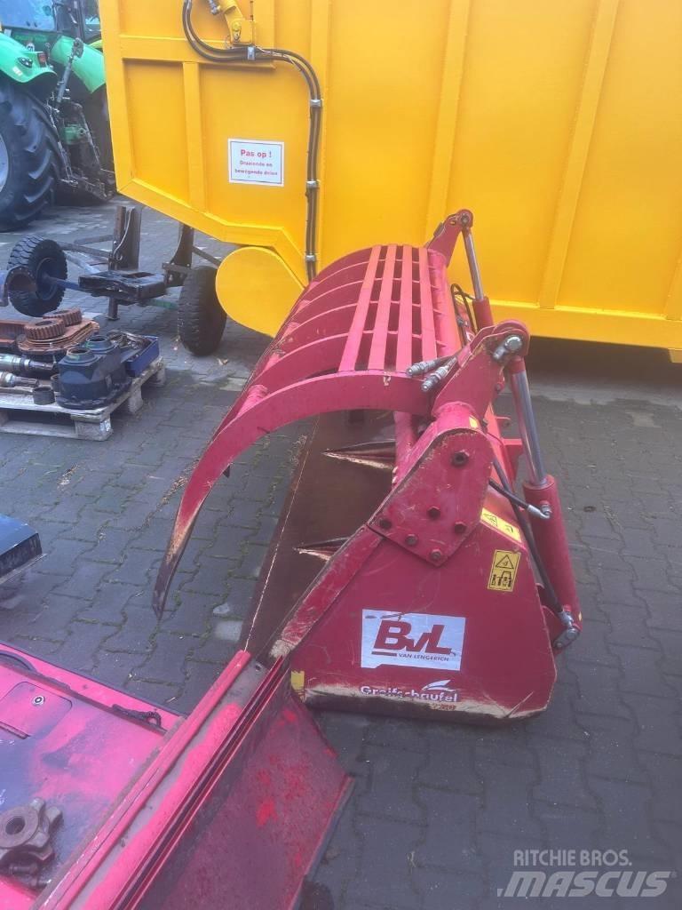 CLAAS Arion 520 CIS Trattori