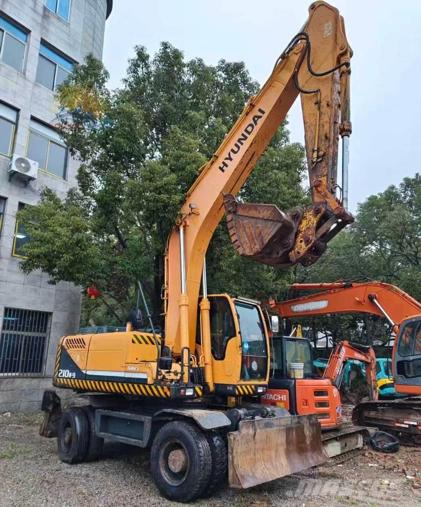 Hyundai r210w-9 Escavatori gommati