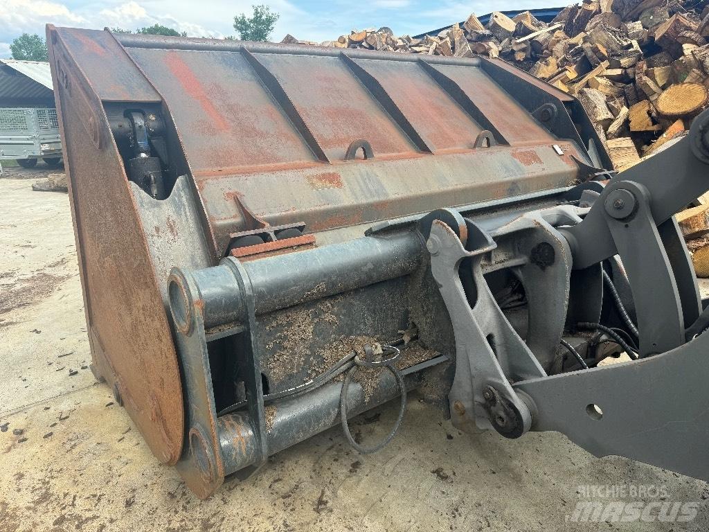Volvo L 90 H Pale gommate