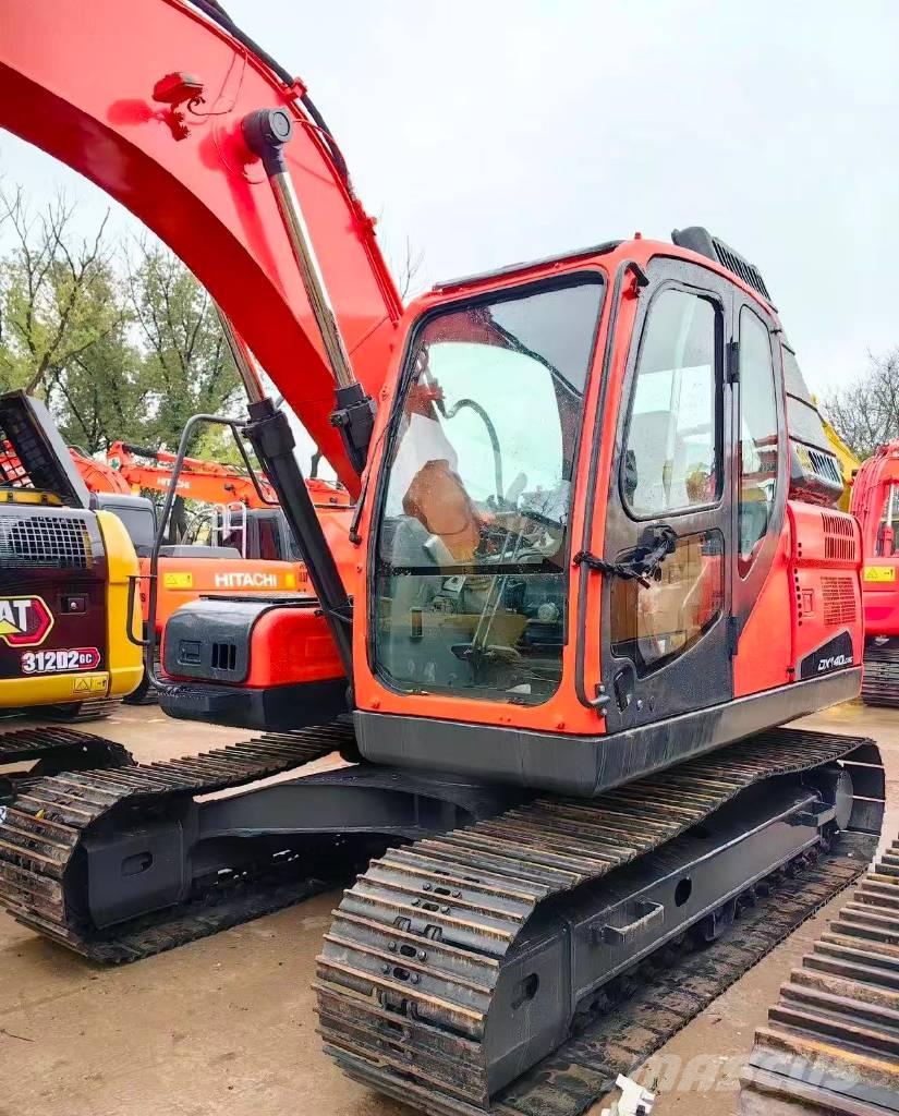 Doosan DX 140 Escavatori cingolati