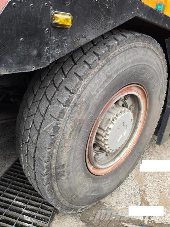 Kato KR 25 H V-3 Gru per terreni difficili