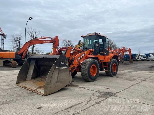 Doosan DL 200 Pale gommate
