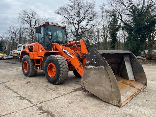 Doosan DL 200 Pale gommate