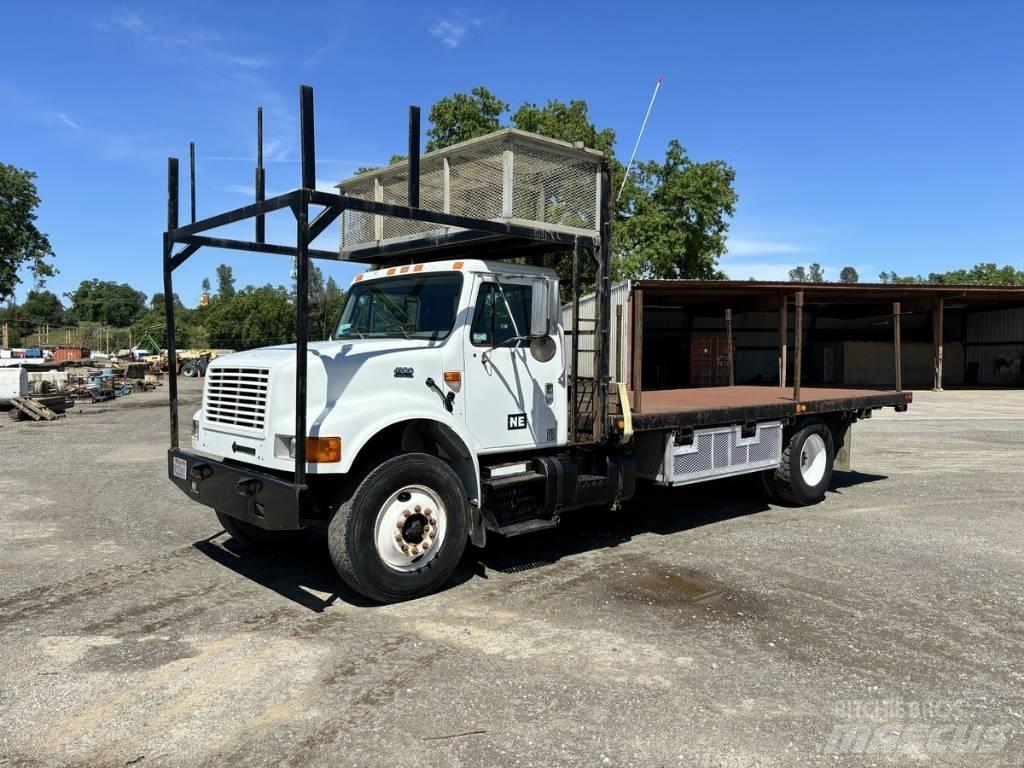 International 4900 Camion con sponde ribaltabili