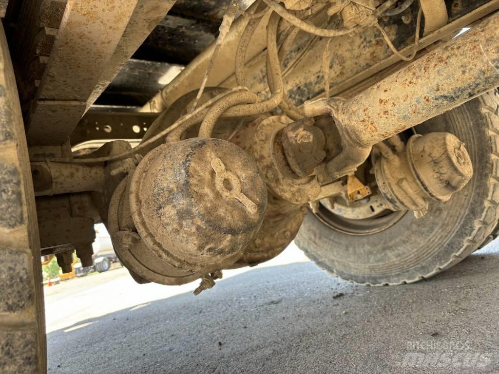 International 4900 Camion con sponde ribaltabili