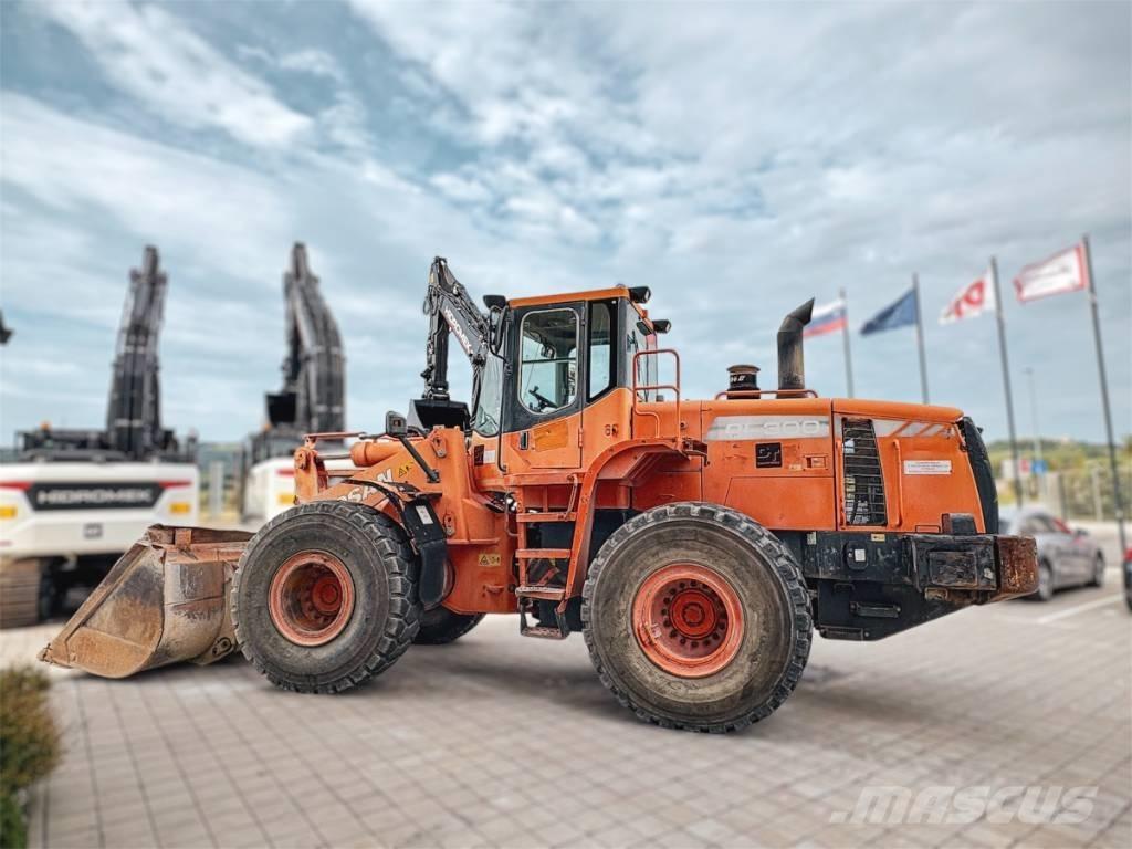 Doosan DL 300 Pale gommate