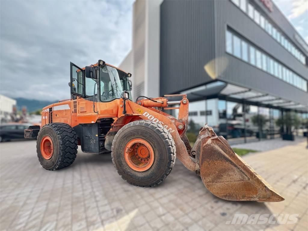 Doosan DL 300 Pale gommate