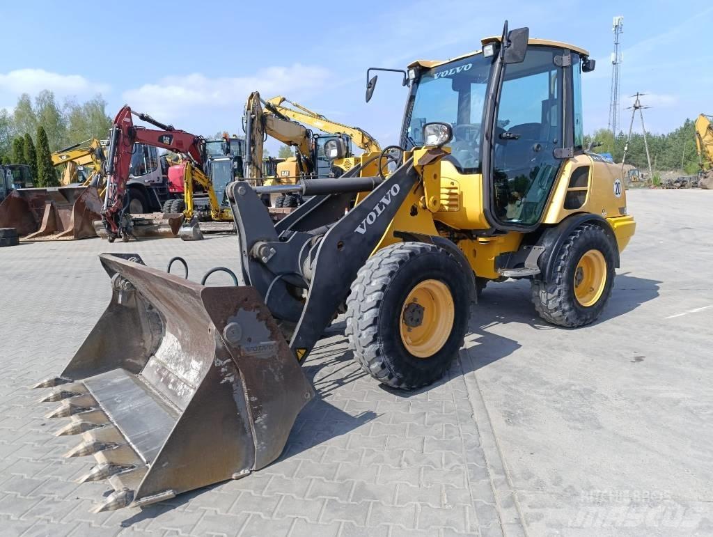 Volvo L 25 F Pale gommate