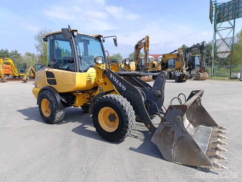 Volvo L 25 F Pale gommate