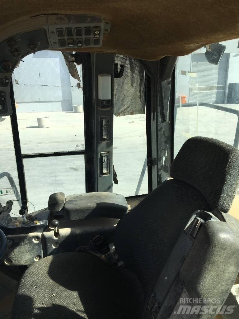 CAT 950H Pale gommate
