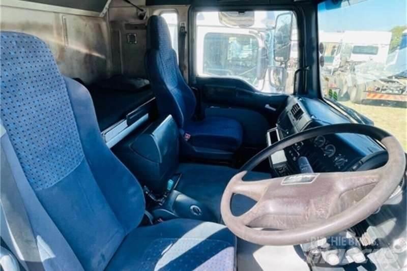 UD TRUCKS QUON Camion altro