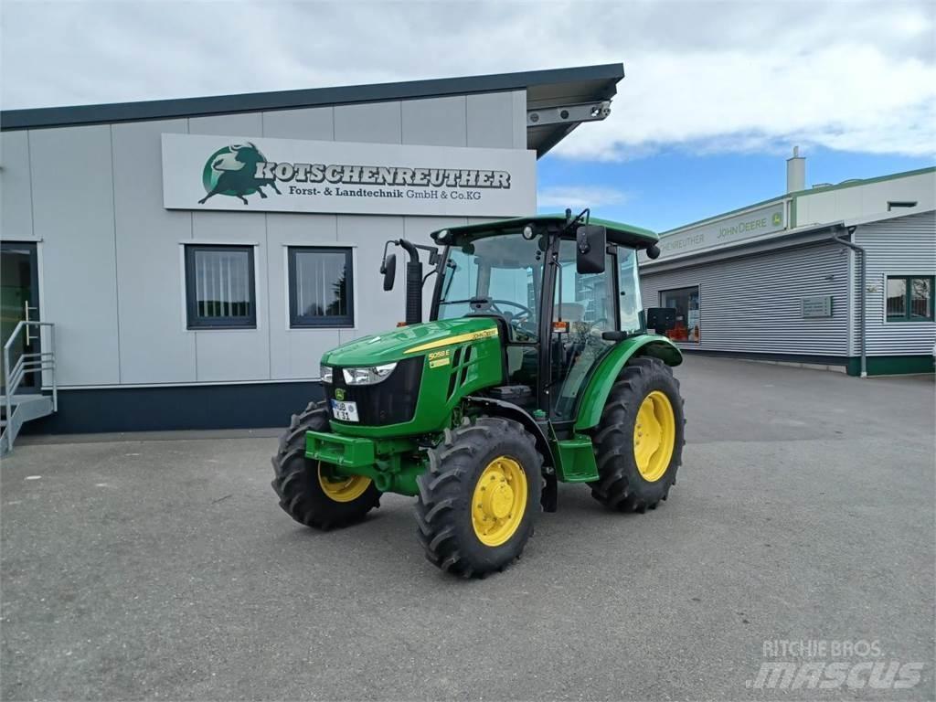 John Deere 5058E Trattori