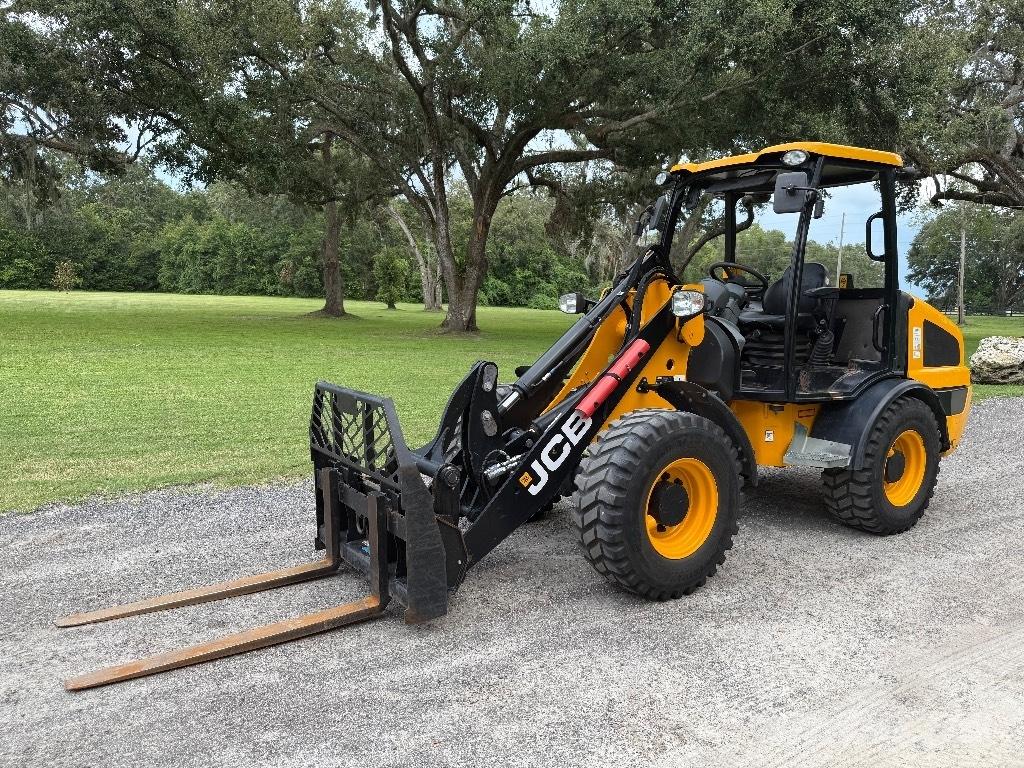 JCB 407 Pale gommate
