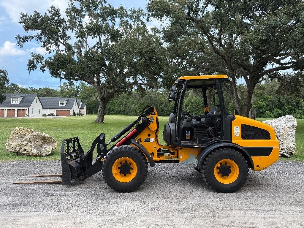 JCB 407 Pale gommate
