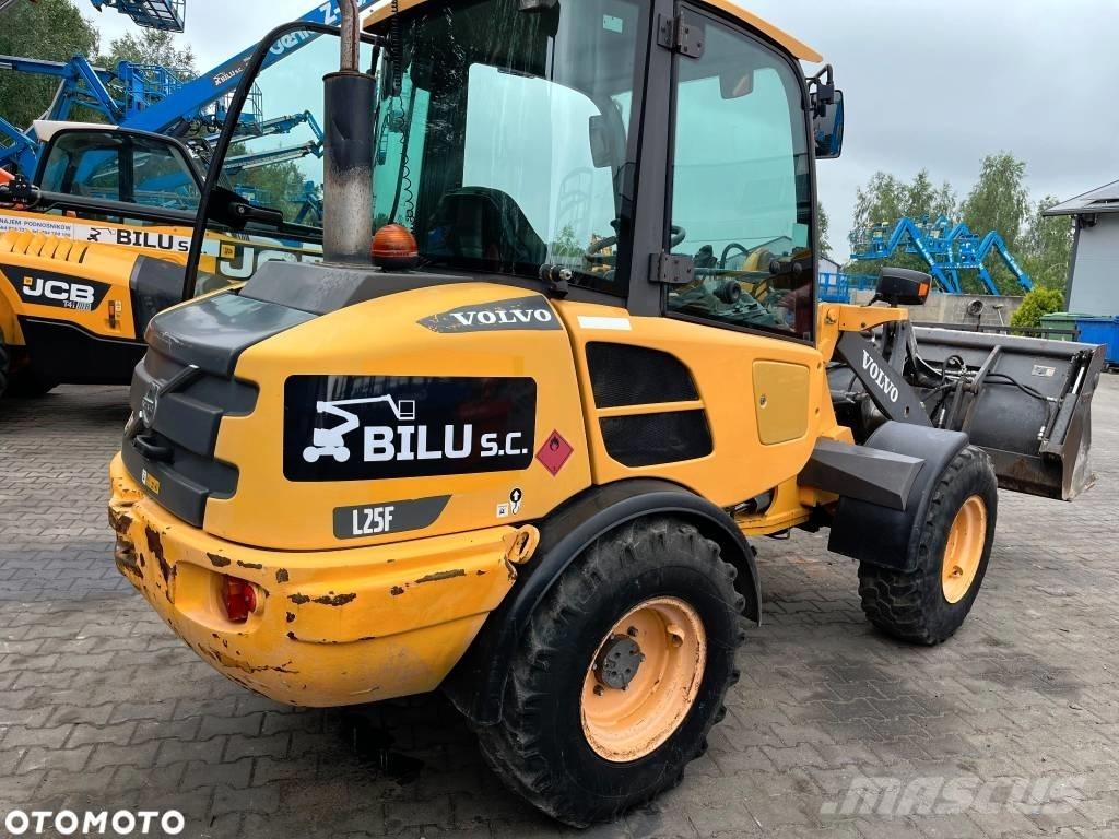Volvo L 25 F Pale gommate