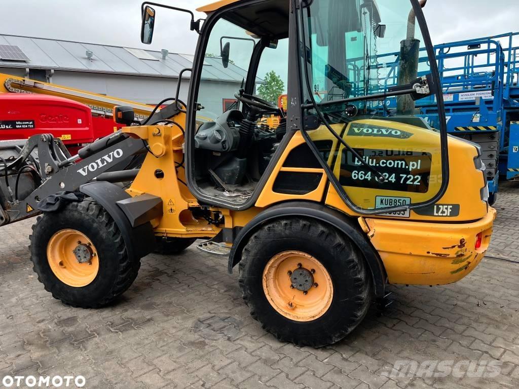 Volvo L 25 F Pale gommate