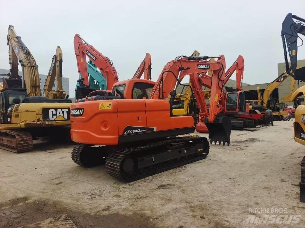Doosan DX 140 Escavatori cingolati