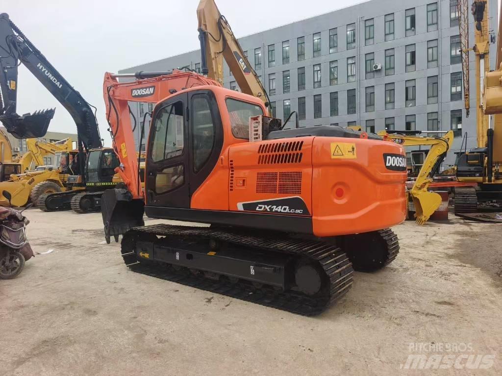 Doosan DX 140 Escavatori cingolati