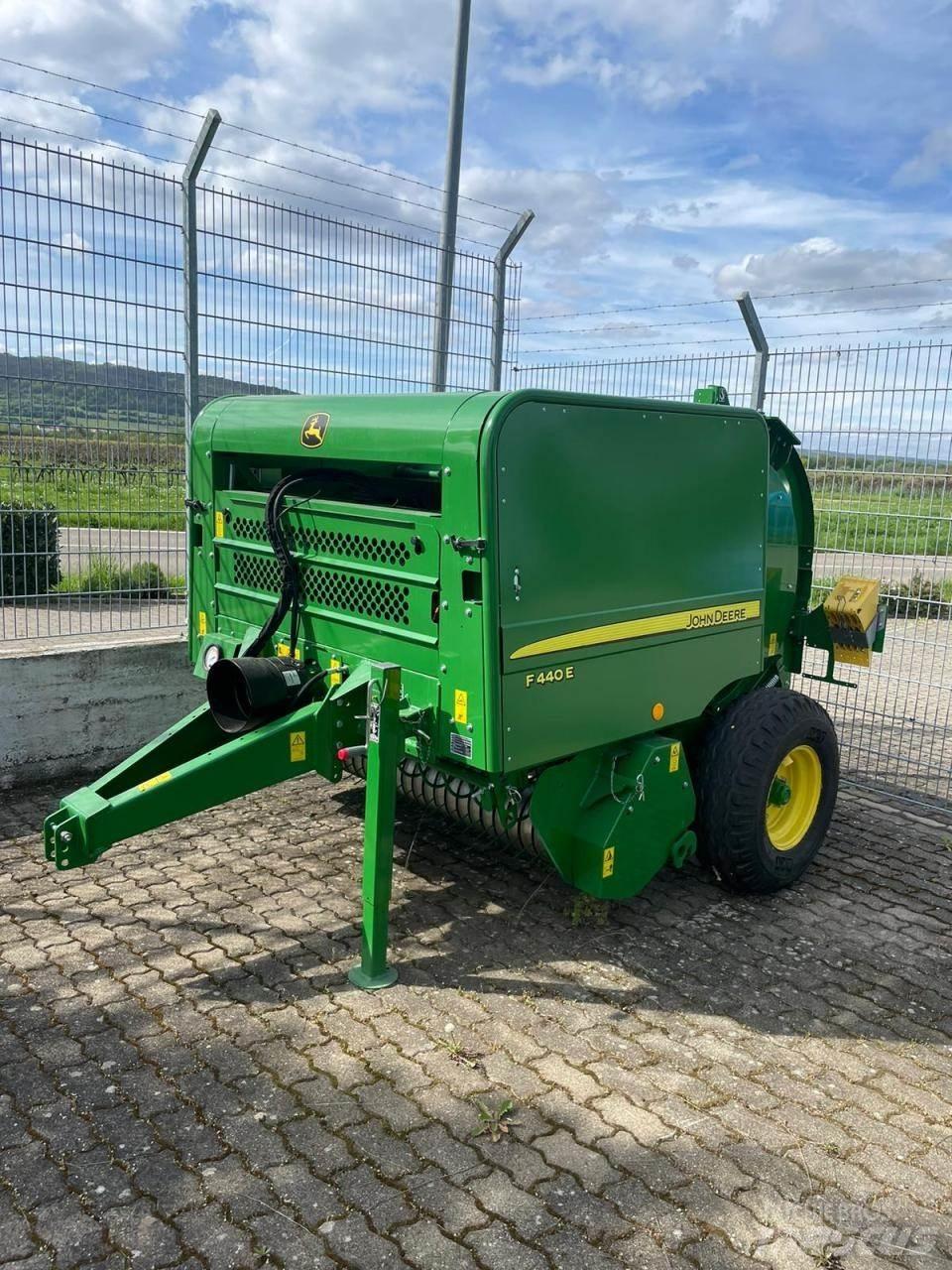 John Deere F440E Rotopresse