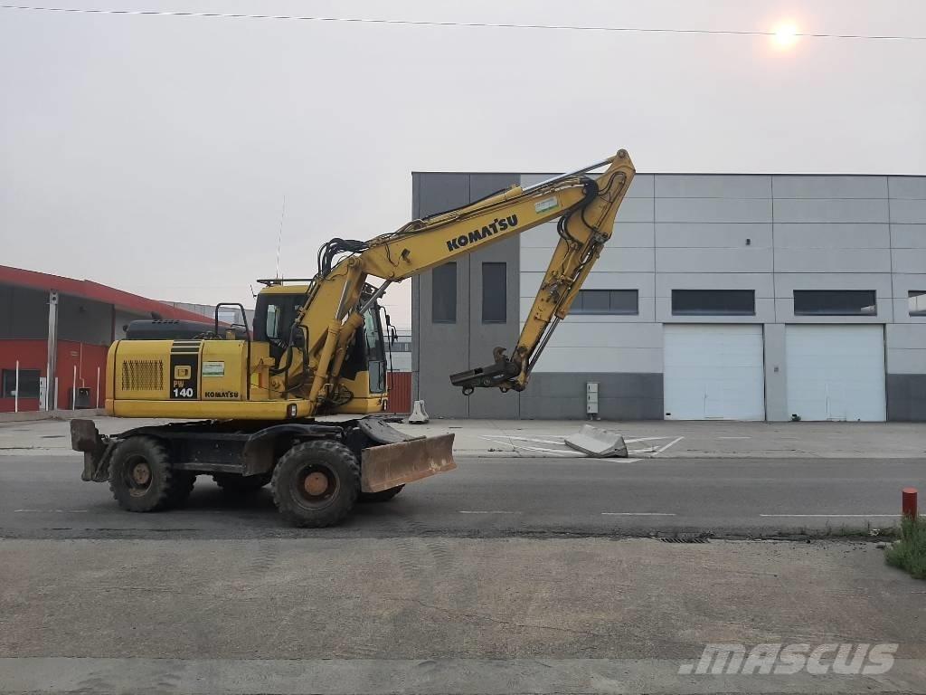 Komatsu PW 140-7 Escavatori gommati