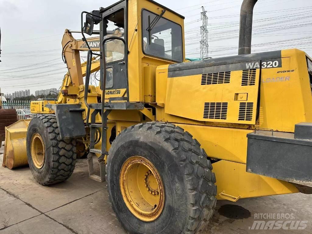 Komatsu WA 320 Pale gommate