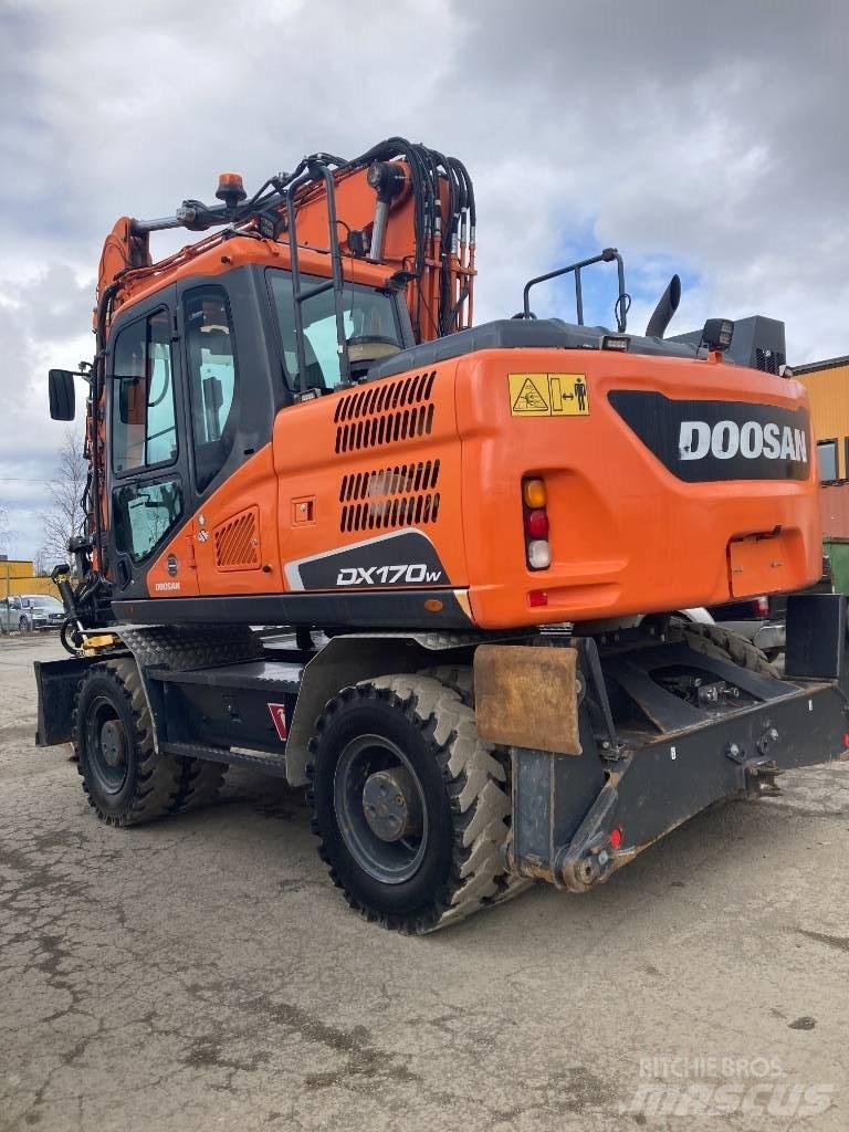 Doosan DX 170 W Escavatori gommati