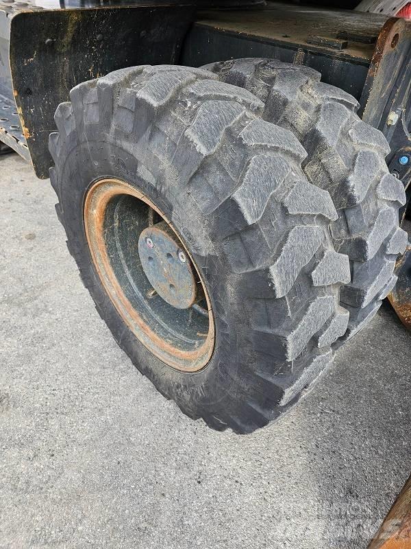 Komatsu PW 148-8 Escavatori gommati