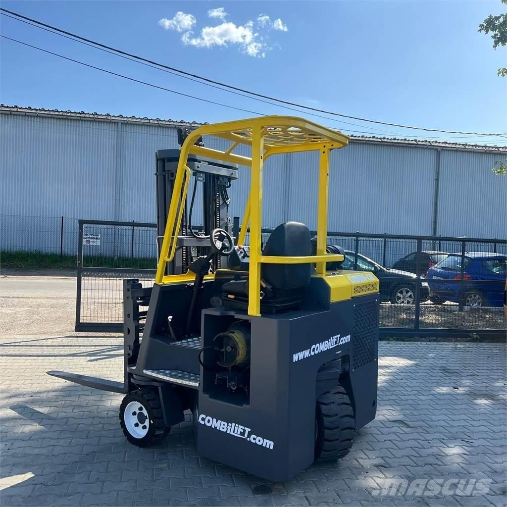 Combilift CBE 3000 Carrello elevatore retrattile a 4 vie
