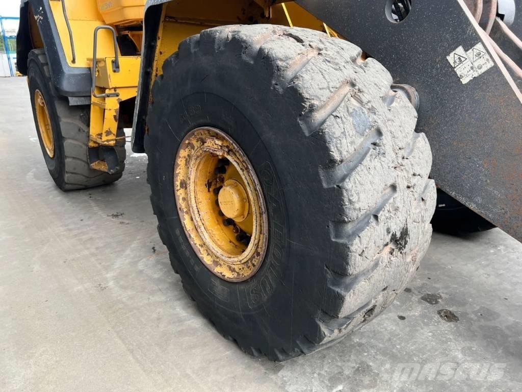 Volvo L180G Pale gommate