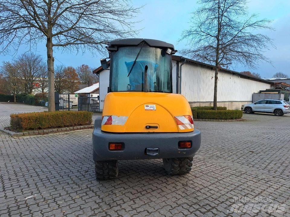 Terex Schaeff TL80 Pale gommate