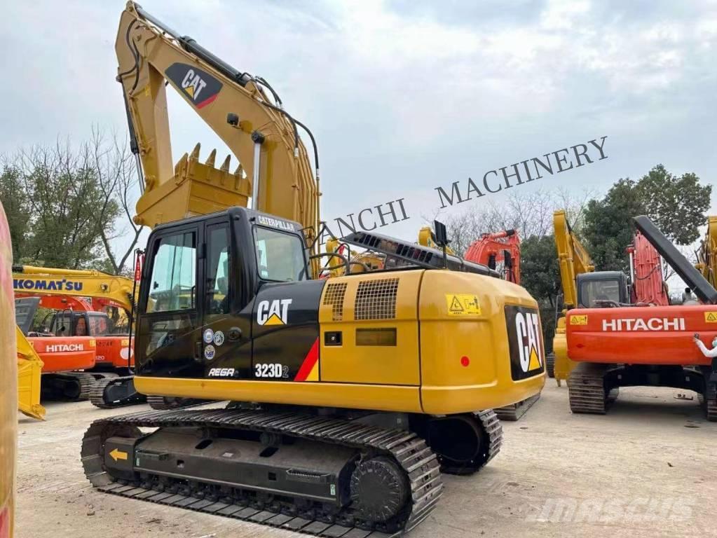 CAT 323 D2 Escavatori cingolati