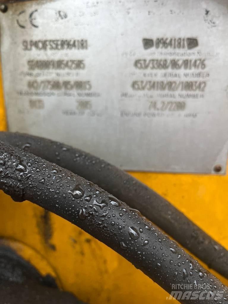 JCB 4 X Pale gommate