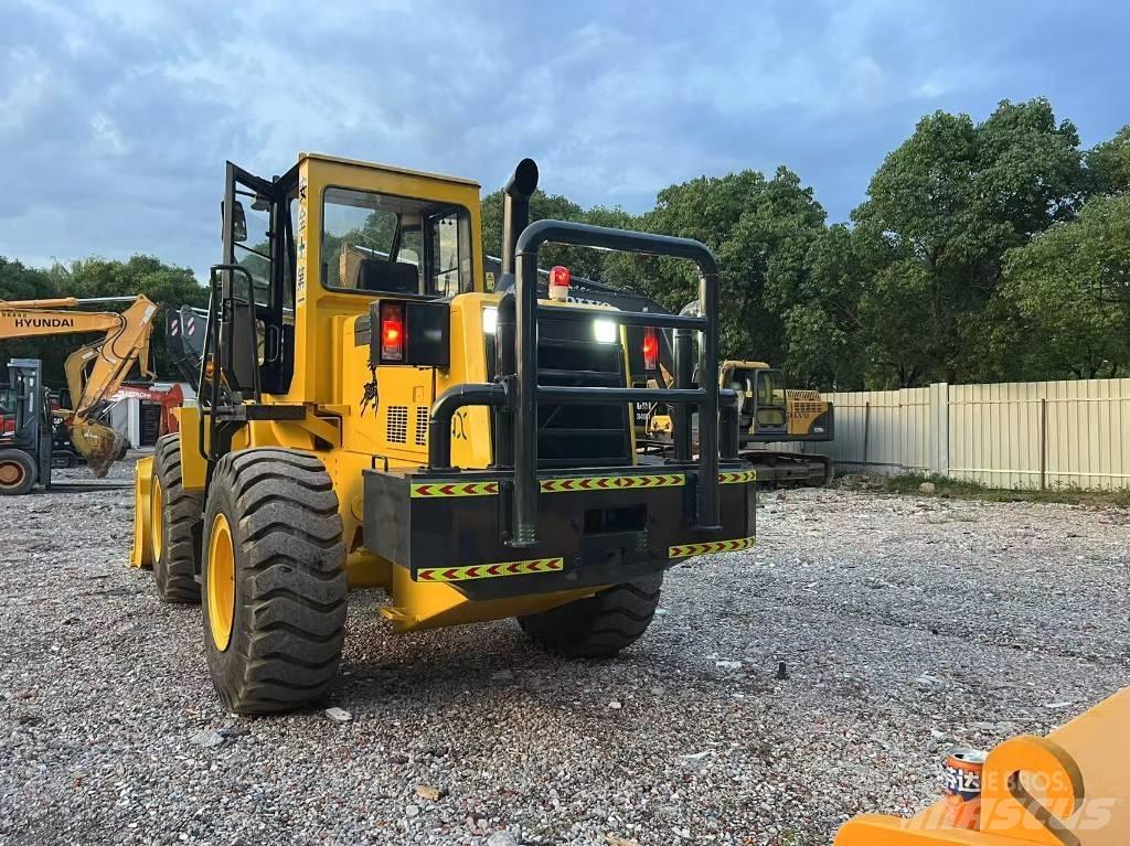 Komatsu WA 320-3 Pale gommate