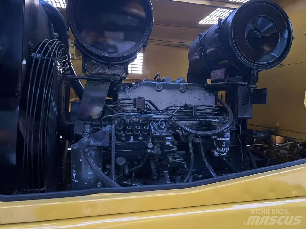 Komatsu WA 320-3 Pale gommate