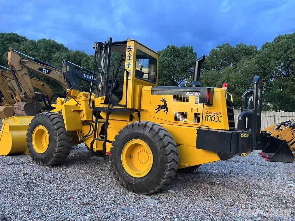 Komatsu WA 320-3 Pale gommate
