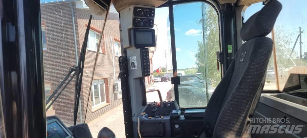 CAT 972 M Pale gommate