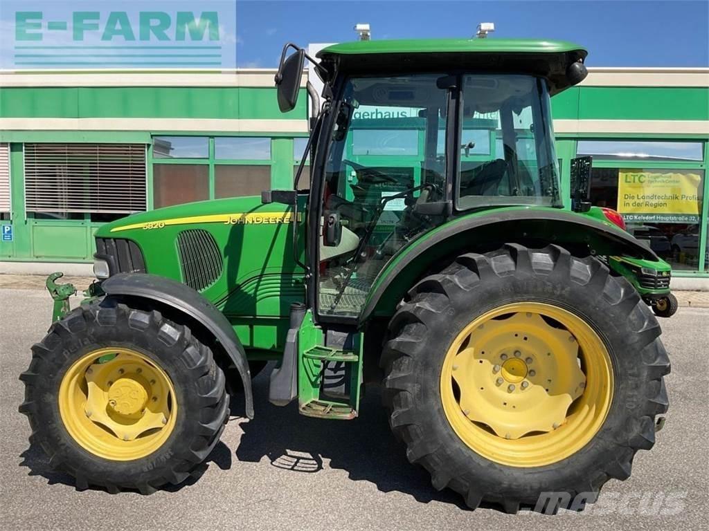 John Deere 5820 Trattori