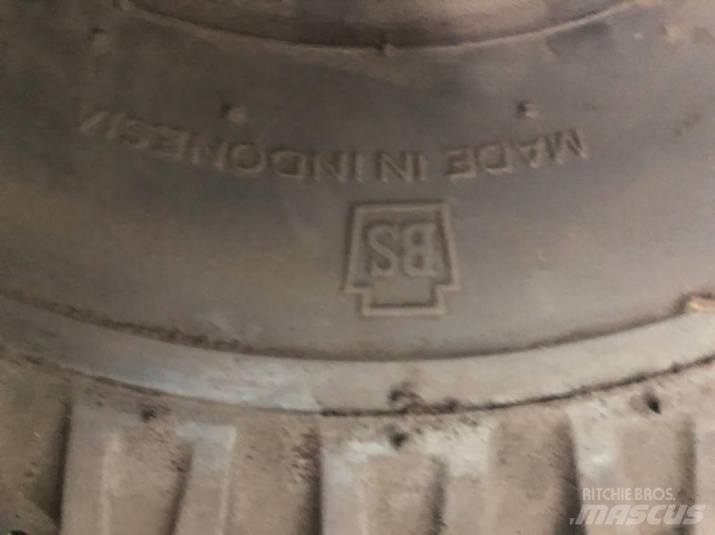 Bridgestone 21x8-9 Pneumatici, ruote e cerchioni