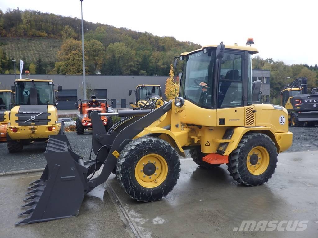 Volvo L 30 G Pale gommate