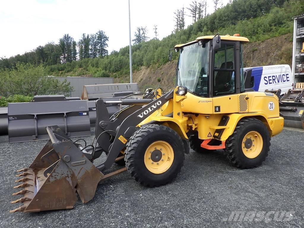 Volvo L 30 G Pale gommate